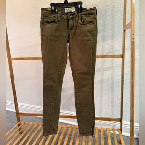 Olive Lucky Brand Charlie Super Skinny Low-Rise Jeans, 00/24 29”